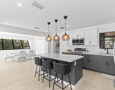 235 Ne 20th Street - Photo Thumbnail 1