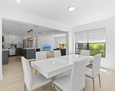 235 Ne 20th Street - Photo Thumbnail 8