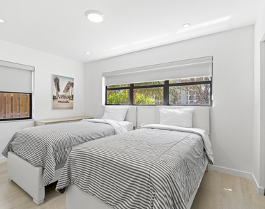 235 Ne 20th Street - Photo Thumbnail 10