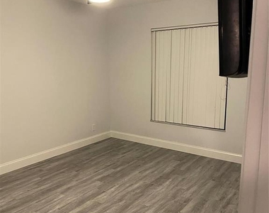 3350 Jaywood Terrace - Photo Thumbnail 5