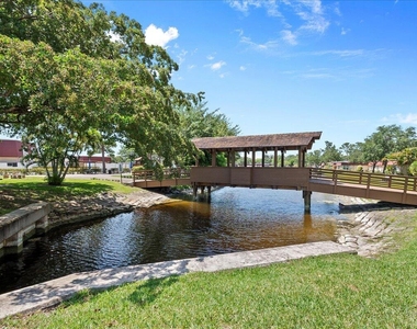 102 Amherst Lane - Photo Thumbnail 34
