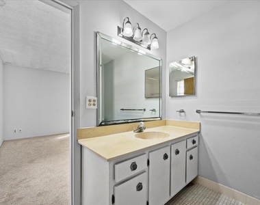 102 Amherst Lane - Photo Thumbnail 9