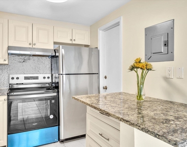 644 Nw 13th Street - Photo Thumbnail 8