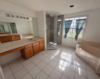 1226 Avondale Lane - Photo Thumbnail 7