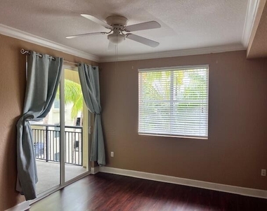 4 Renaissance Way - Photo Thumbnail 5