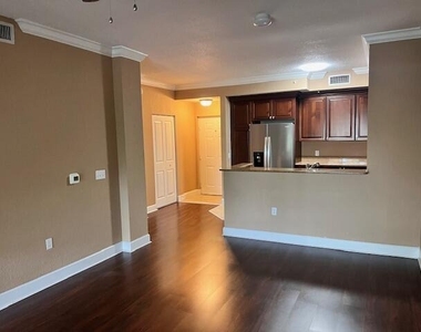 4 Renaissance Way - Photo Thumbnail 3