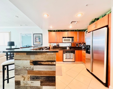 610 Clematis Street - Photo Thumbnail 2