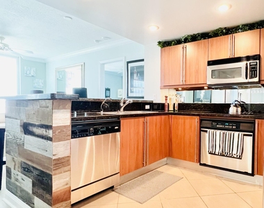 610 Clematis Street - Photo Thumbnail 3