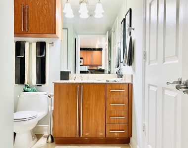 610 Clematis Street - Photo Thumbnail 16
