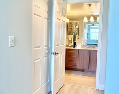 610 Clematis Street - Photo Thumbnail 9