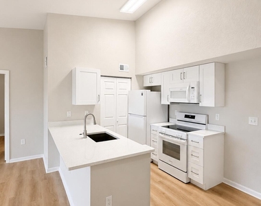 141 Sw Palm Drive - Photo Thumbnail 24