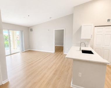 141 Sw Palm Drive - Photo Thumbnail 23