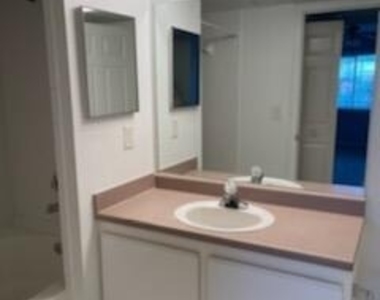 141 Sw Palm Drive - Photo Thumbnail 9
