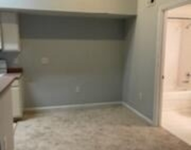 141 Sw Palm Drive - Photo Thumbnail 2