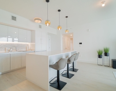 111 Se 1st Avenue - Photo Thumbnail 2