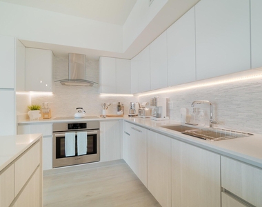 111 Se 1st Avenue - Photo Thumbnail 3