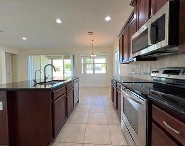 11948 Sw Crestwood Circle - Photo Thumbnail 18