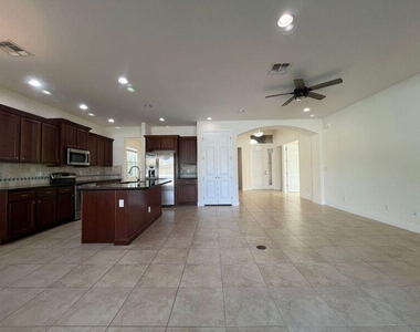 11948 Sw Crestwood Circle - Photo Thumbnail 16