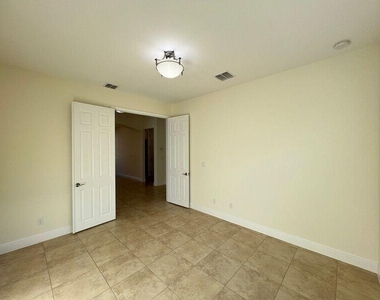 11948 Sw Crestwood Circle - Photo Thumbnail 8