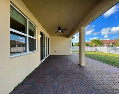 11948 Sw Crestwood Circle - Photo Thumbnail 5
