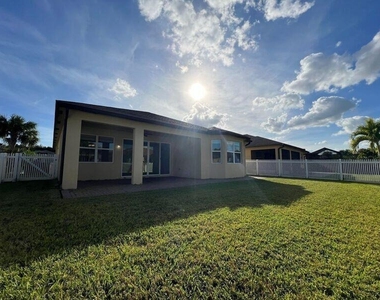 11948 Sw Crestwood Circle - Photo Thumbnail 3