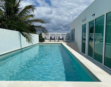 243 Venetian Drive - Photo Thumbnail 1