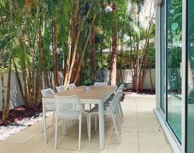 243 Venetian Drive - Photo Thumbnail 25