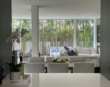 243 Venetian Drive - Photo Thumbnail 7
