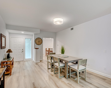 207 Mainsail Circle - Photo Thumbnail 7