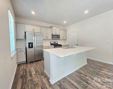 3854 Rosewood Drive - Photo Thumbnail 4