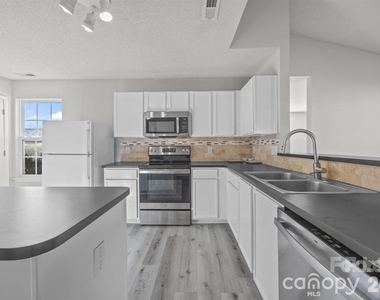 3043 Talledaga Lane Sw - Photo Thumbnail 6