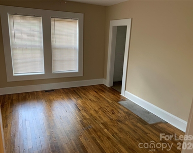 208 Parker Avenue - Photo Thumbnail 8