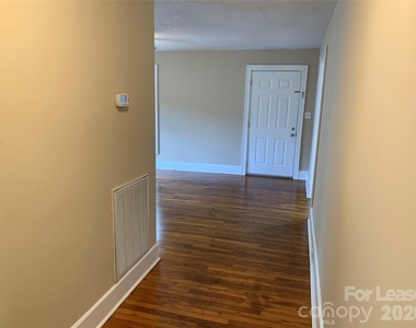 208 Parker Avenue - Photo Thumbnail 4