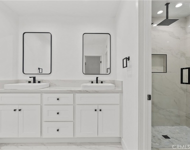 18417 Collins Street - Photo Thumbnail 35
