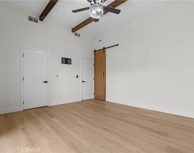 18417 Collins Street - Photo Thumbnail 27