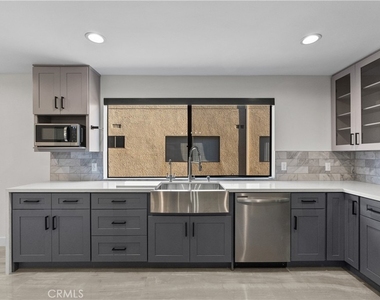 18417 Collins Street - Photo Thumbnail 18