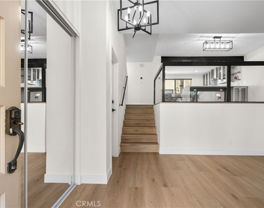 18417 Collins Street - Photo Thumbnail 8