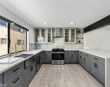 18417 Collins Street - Photo Thumbnail 19