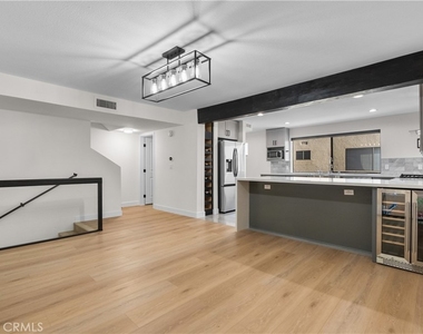18417 Collins Street - Photo Thumbnail 15