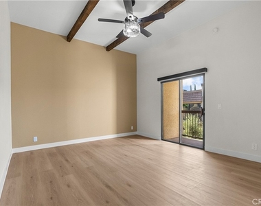 18417 Collins Street - Photo Thumbnail 24
