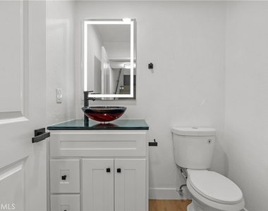 18417 Collins Street - Photo Thumbnail 22