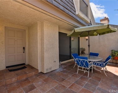 18417 Collins Street - Photo Thumbnail 6