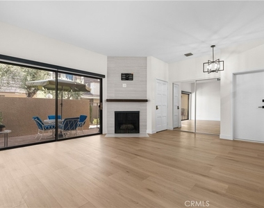 18417 Collins Street - Photo Thumbnail 10