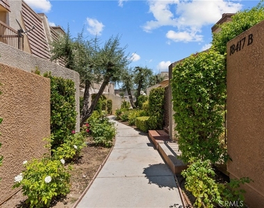 18417 Collins Street - Photo Thumbnail 4