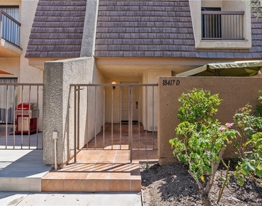 18417 Collins Street - Photo Thumbnail 5