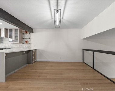 18417 Collins Street - Photo Thumbnail 14