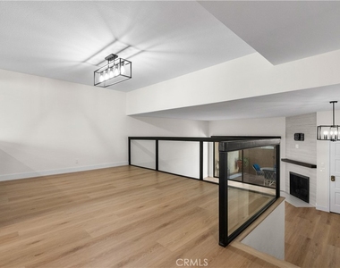 18417 Collins Street - Photo Thumbnail 13