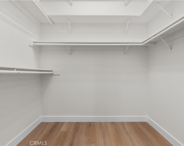 18417 Collins Street - Photo Thumbnail 31