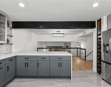 18417 Collins Street - Photo Thumbnail 21