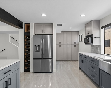 18417 Collins Street - Photo Thumbnail 20